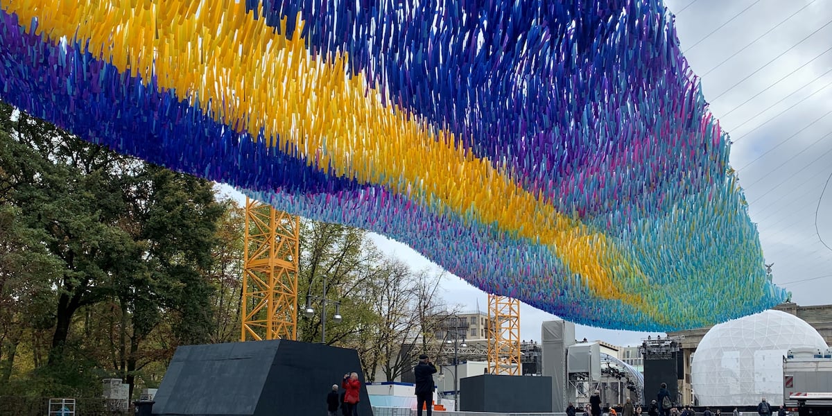 Art installation send ‘wished’ fluttering over post-Wall Berlin — original article image