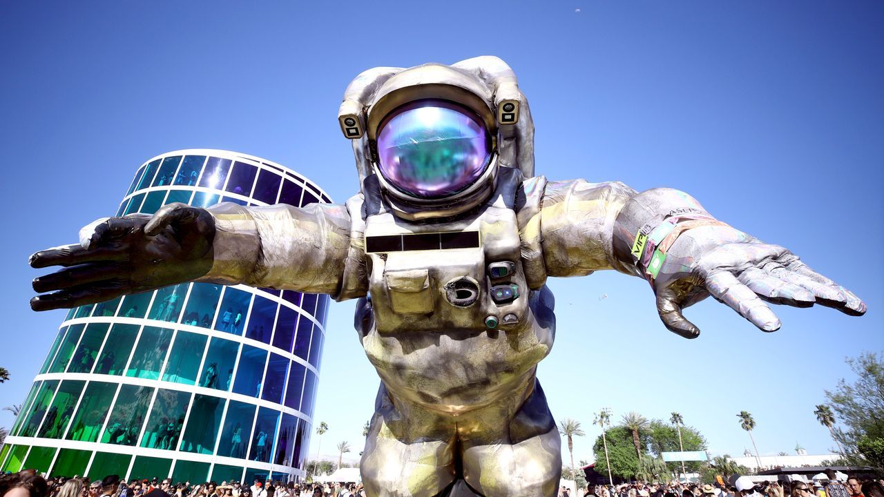 Coachella 2019: The most breathtaking works of art spotted at the festival. — original article image