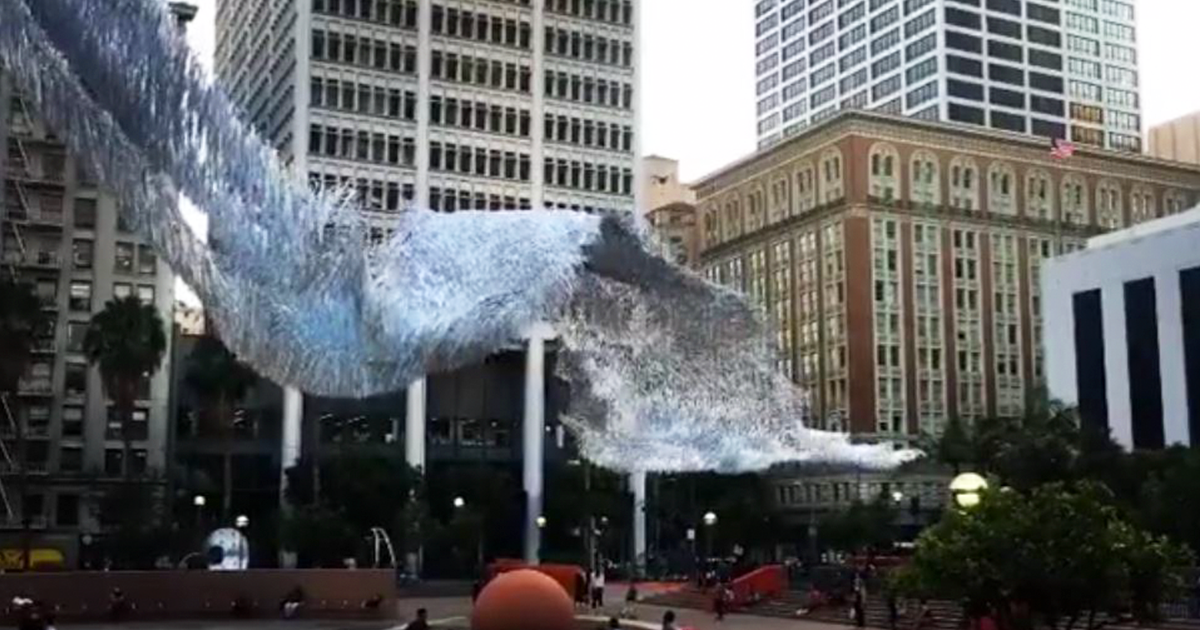 Mesmerizing Kinetic Sculpture Called ‘Liquid Shard’ Futters Over L.A.’s Pershing Square. — original article image