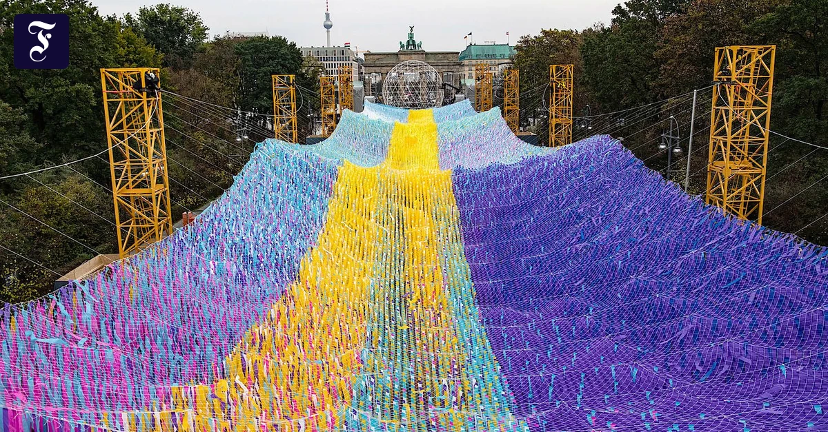 ‘Visions in Motion’ Eine Kunstinstallation zum Mauerfall — original article image